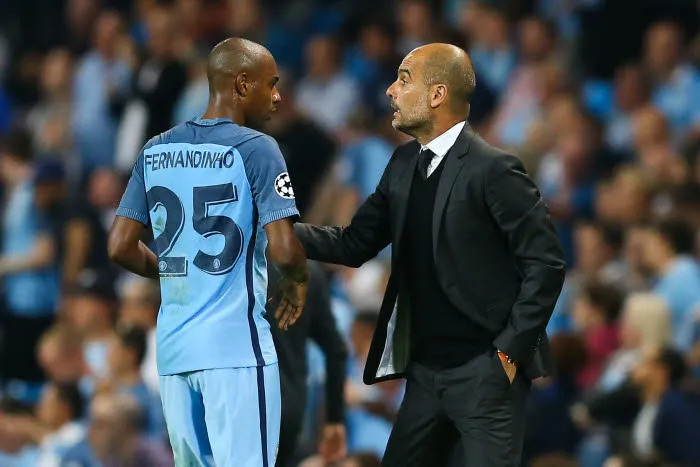 Guardiola et ses trois Fernandinho