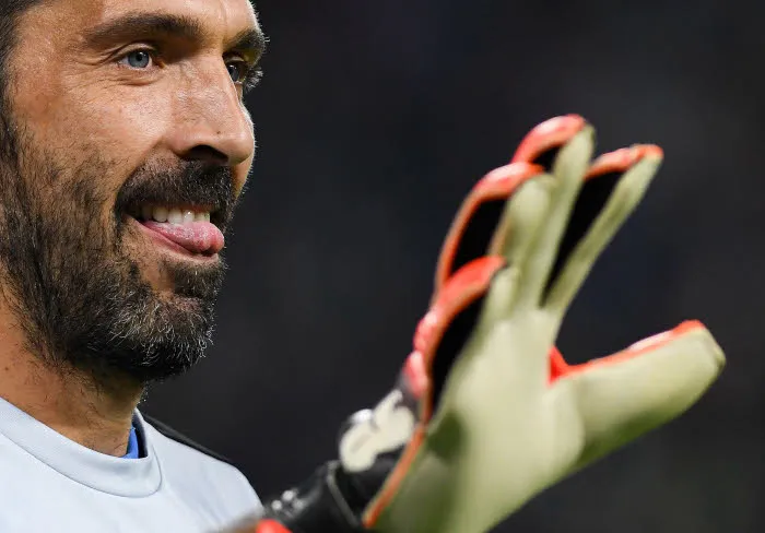 Buffon comparé à Batman par les tifosi