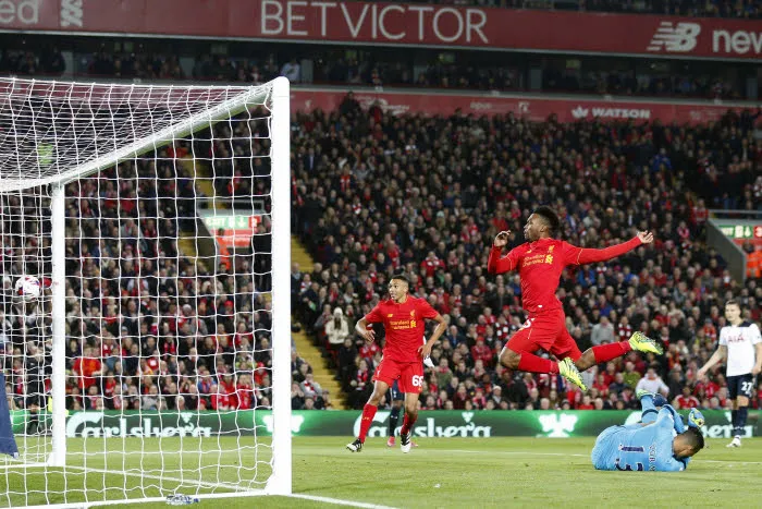 Sturridge danse sur Tottenham