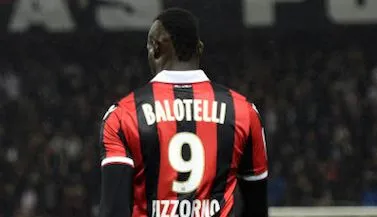 11 100 euros le maillot de Balotelli pour la bonne cause