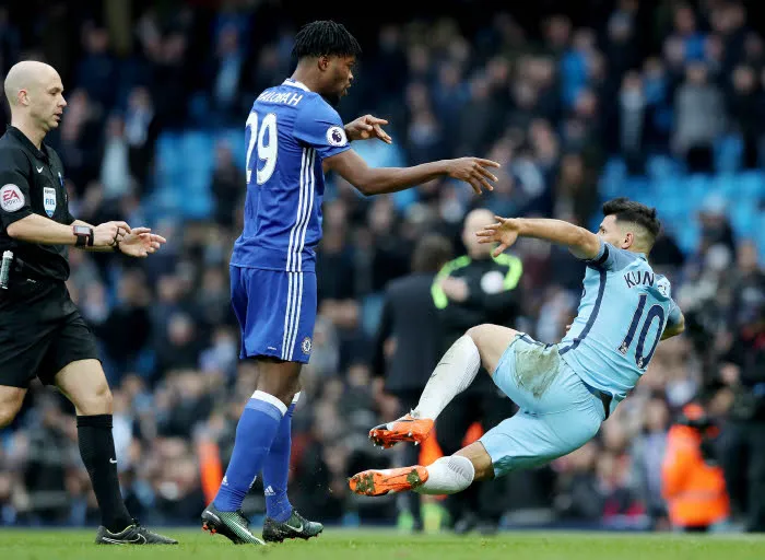 Le tacle assassin d’Agüero sur David Luiz