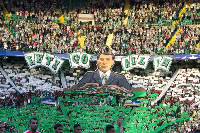 Les chœurs du Celtic chantent Rodgers