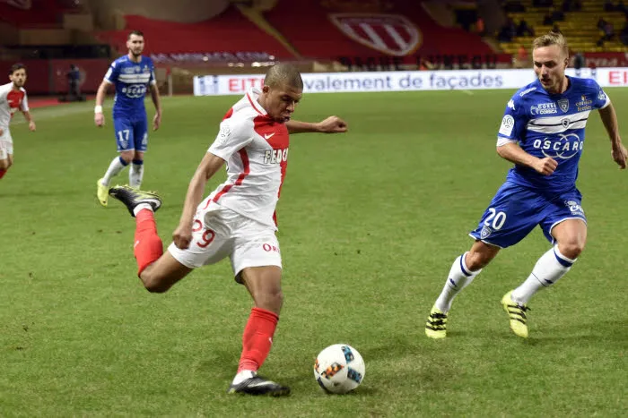 Monaco, le banc profond