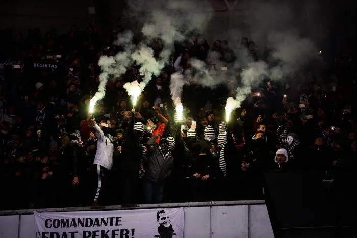 Le retour en héros des joueurs de Beşiktaş malgré la défaite