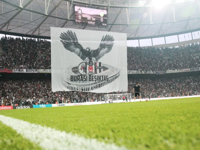 Explosions aux abords du stade de Beşiktaş