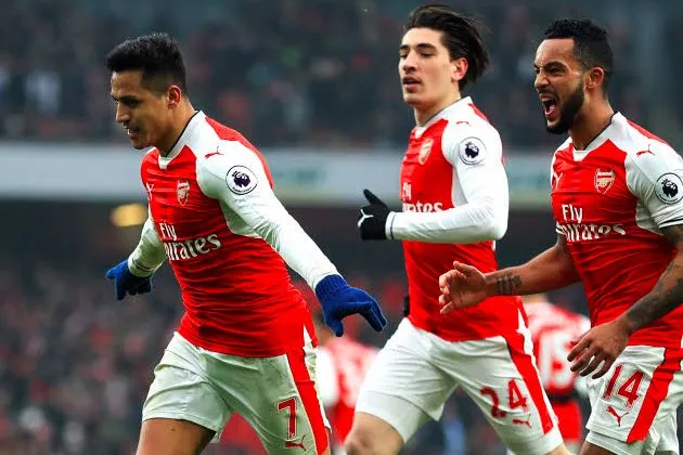 Alexis guide de petits Gunners contre Hull