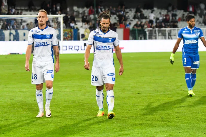 Strasbourg déçoit, Auxerre rechute