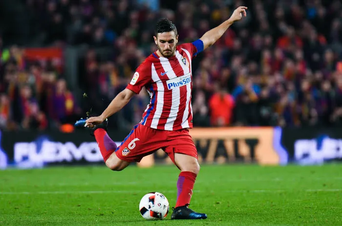 Koke menacé avec un flingue