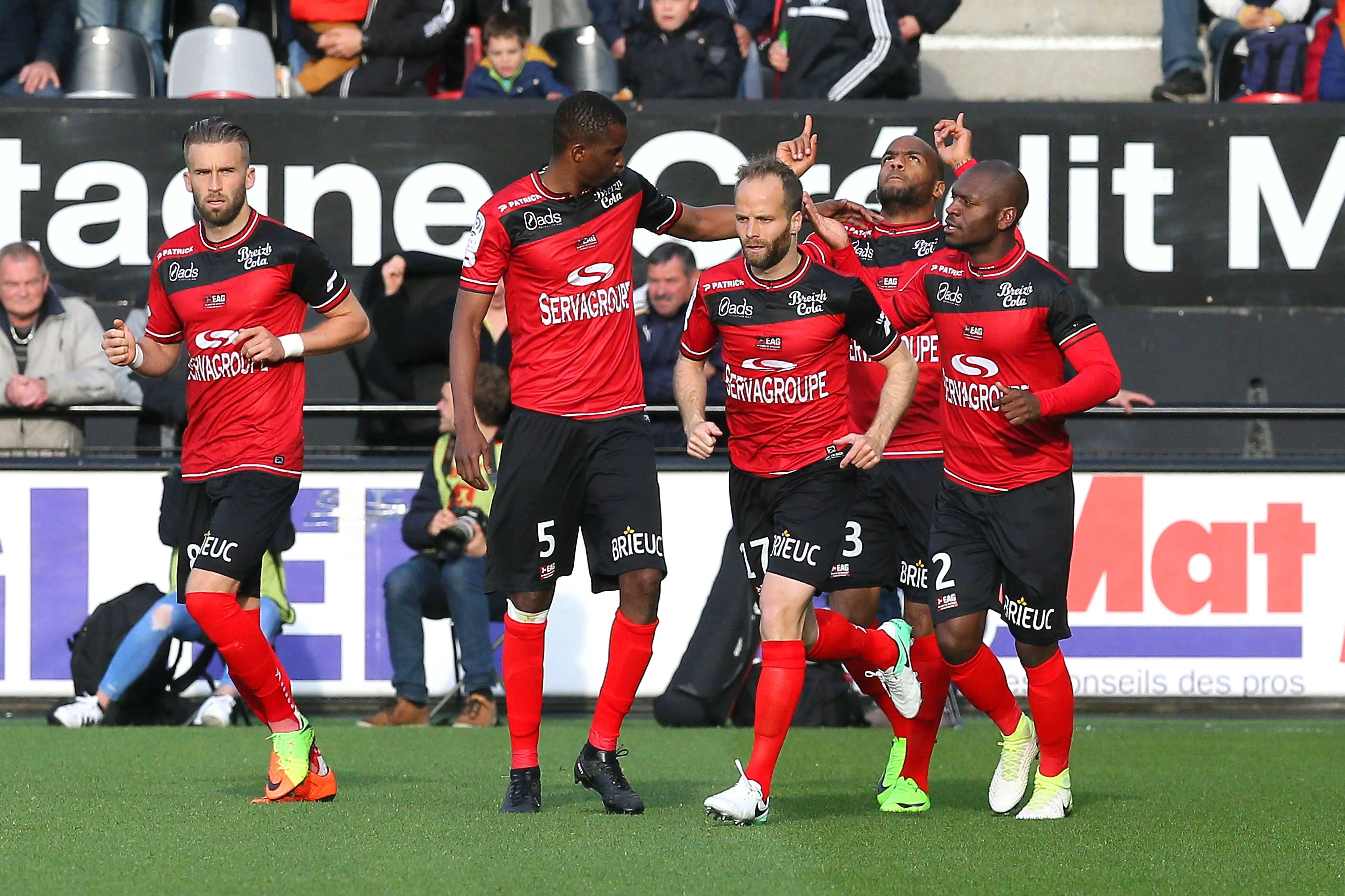 Monaco ne lâche rien, Guingamp cartonne Dijon