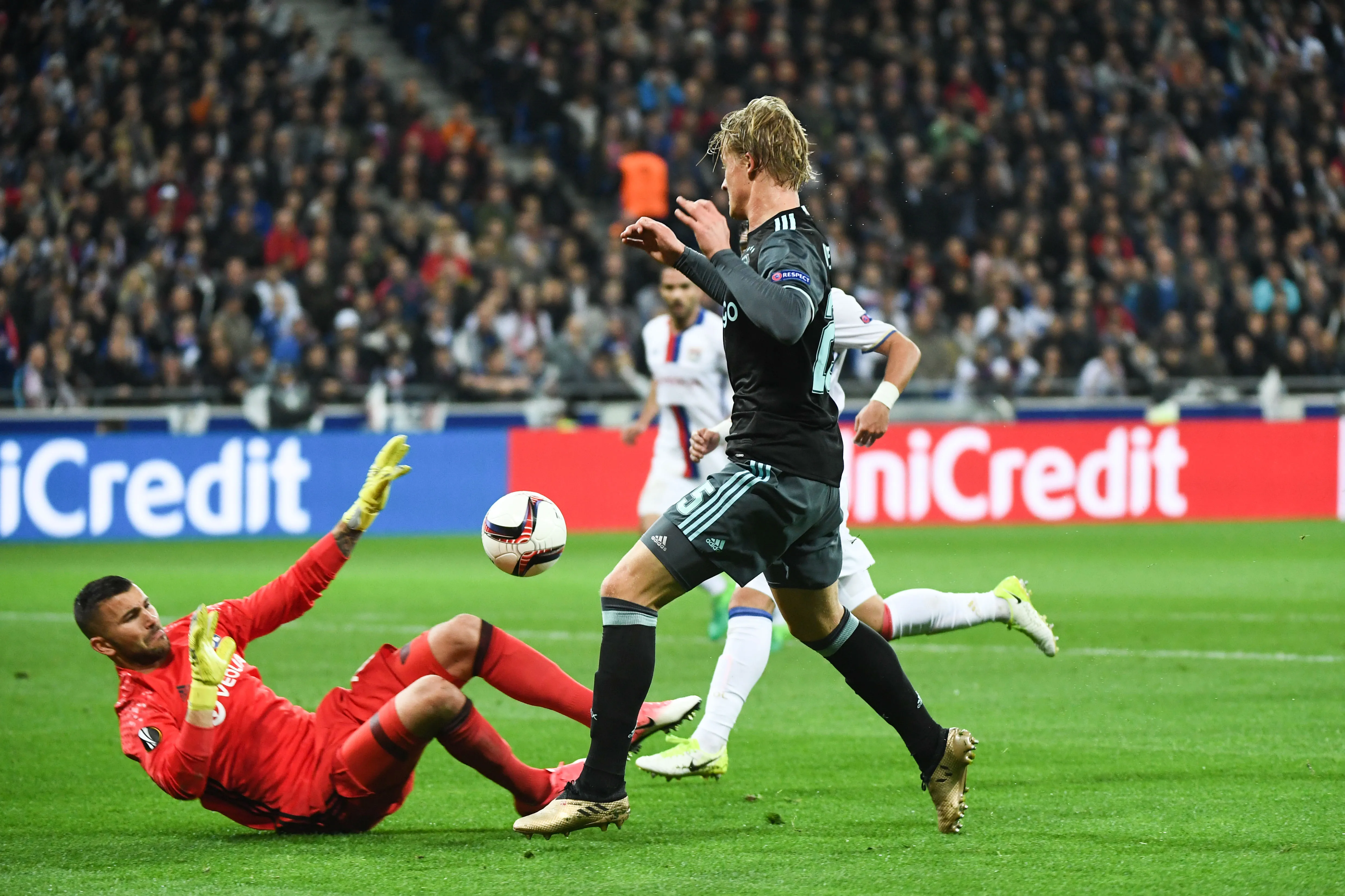 Dolberg douche les espoirs de l&rsquo;OL