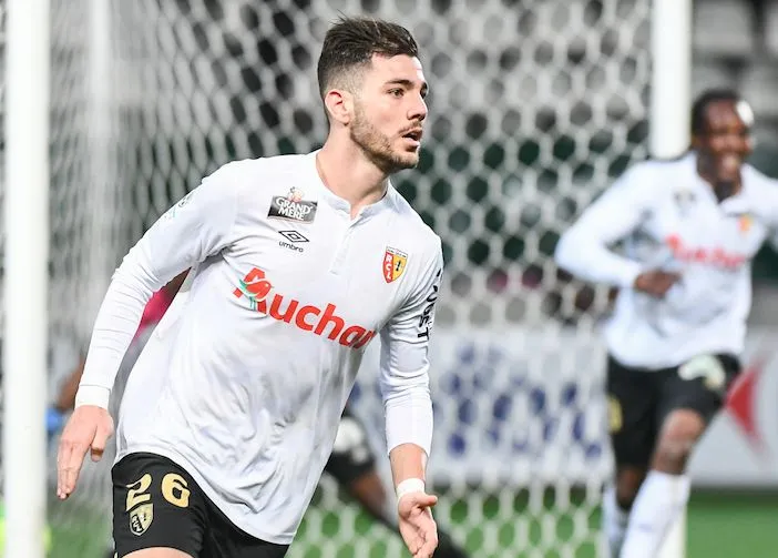 Lens arrache la victoire face à Laval