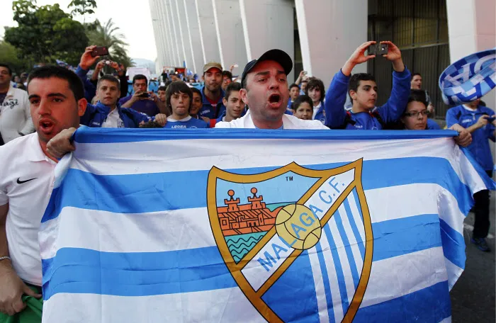 Un fan de Málaga à moitié à poil en tribunes