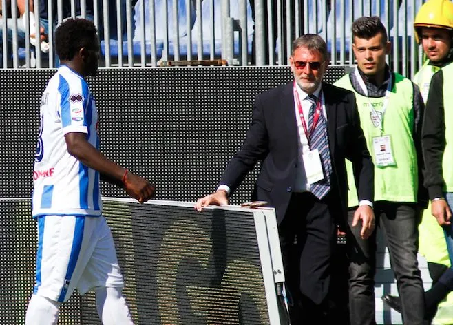 Cris racistes à Cagliari: Muntari suspendu un match pour être sorti du terrain