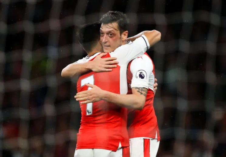 Wenger affirme que Sánchez et Özil vont rester à Arsenal