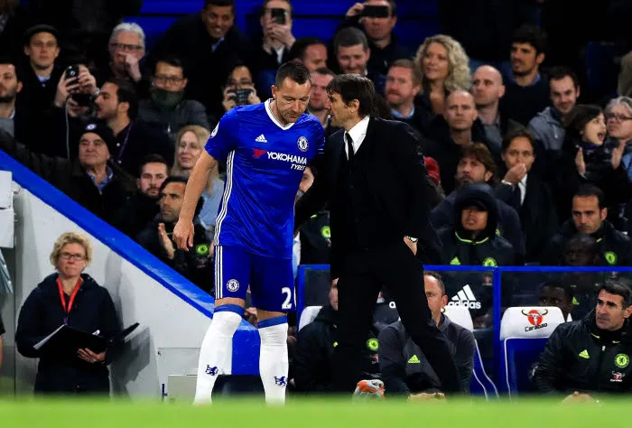 Conte pousse Terry à devenir entraîneur