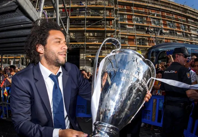 Marcelo remet son tatouage à jour