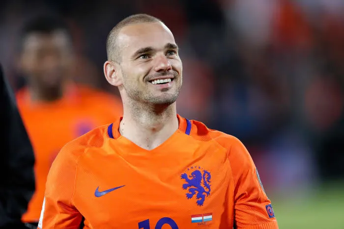 Ah, au fait, Sneijder est officiellement libre