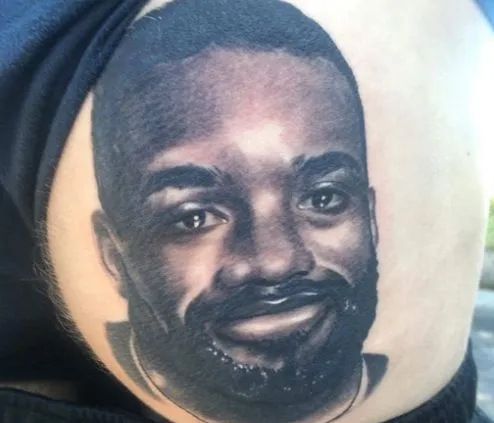 Sam Leach : «<span style="font-size:50%">&nbsp;</span>En vrai, mon tatouage de Lacazette est très réussi<span style="font-size:50%">&nbsp;</span>»