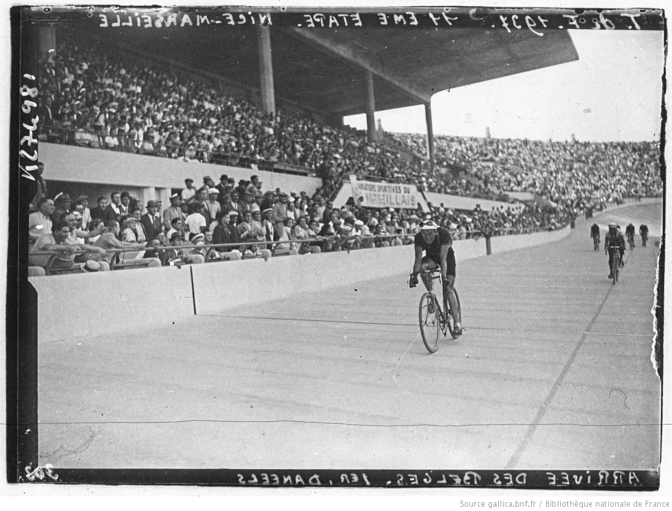 Au fait, c’est quoi le rapport entre le Vélodrome et le cyclisme ?