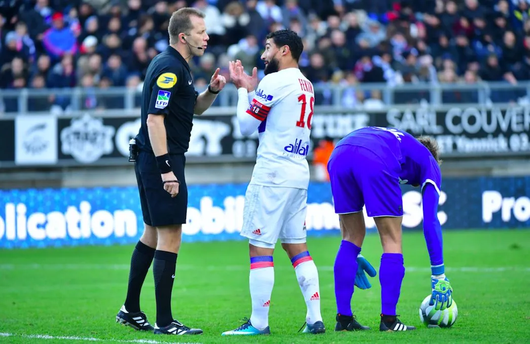 Le plan de professionnalisation totale des arbitres repoussé