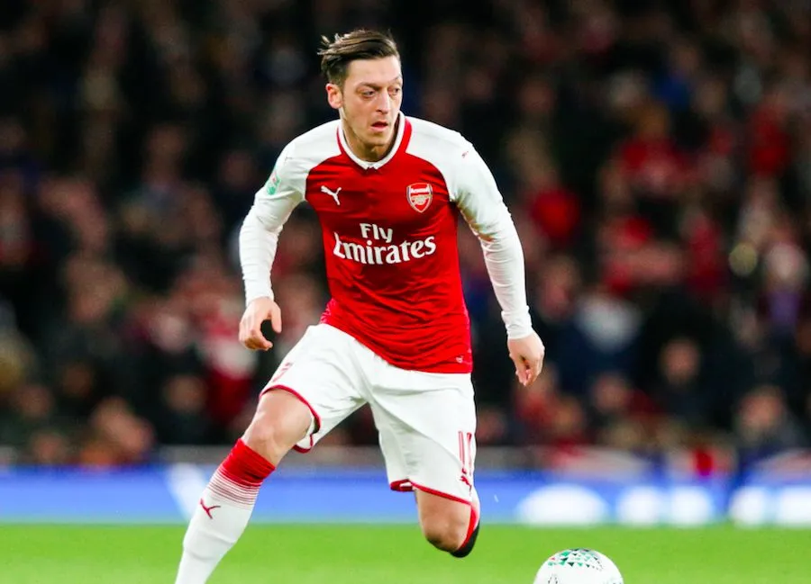 Mesut Özil prolonge jusqu&rsquo;en 2021