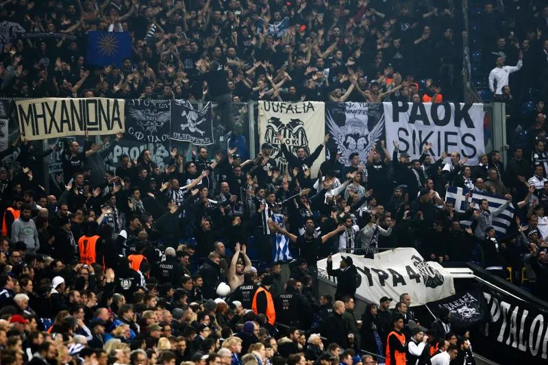 Des hooligans du PAOK envahissent un plateau télé