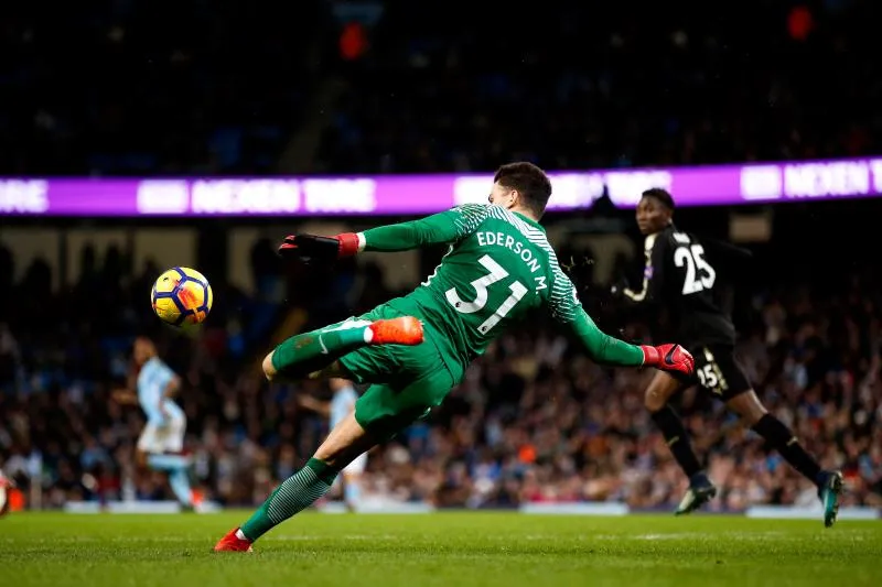 Ederson établit le record du dégagement le plus long