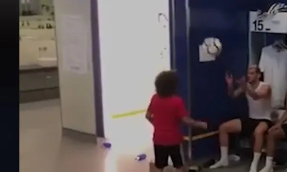 Vidéo : Le Header Bin Challenge du fils de Marcelo au Real Madrid <small>(via Facebook SO FOOT)</small>