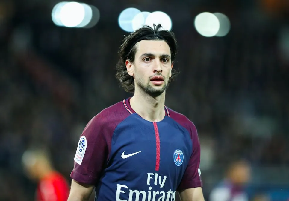 Pastore, extérieur nuit