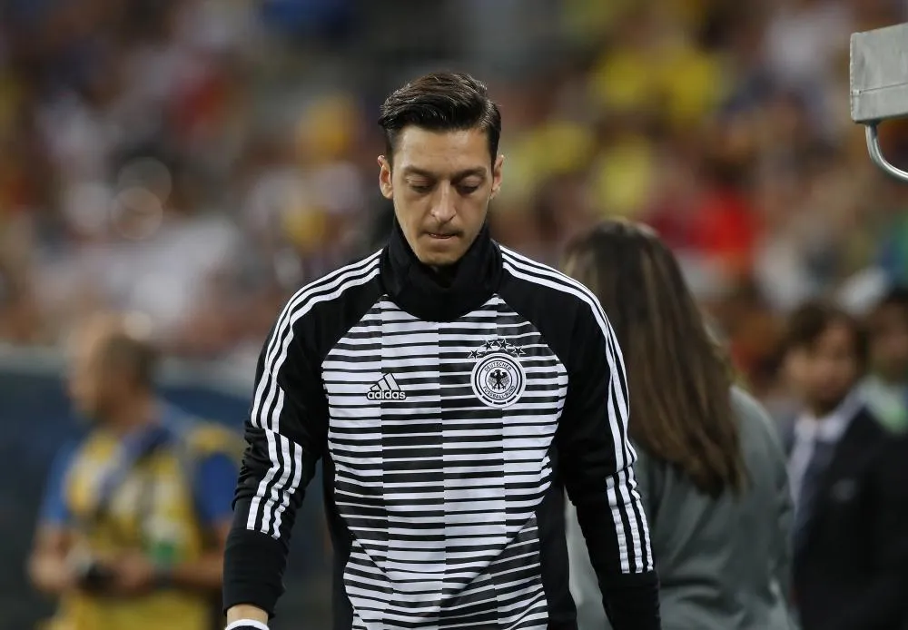 Mesut Özil s&rsquo;est embrouillé avec des fans allemands