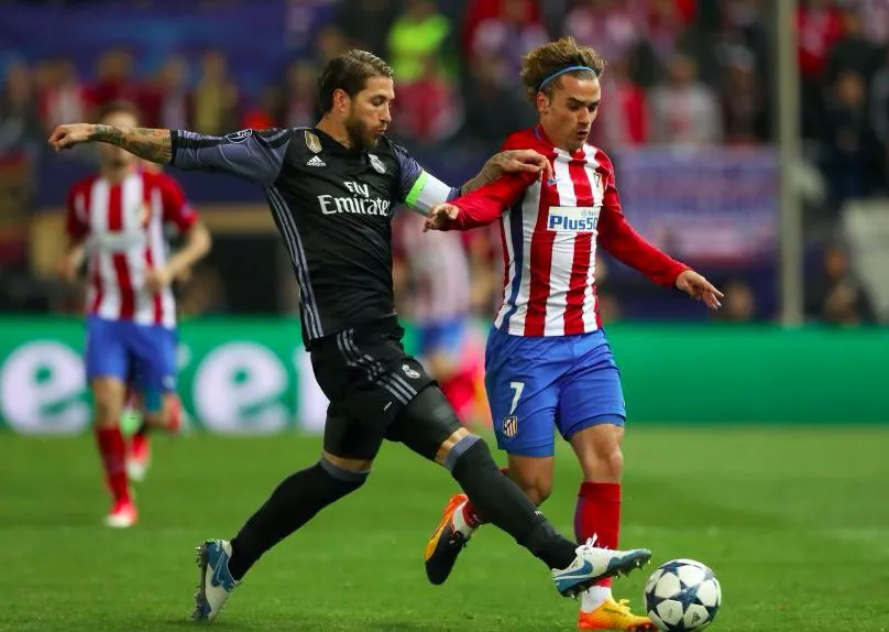 Sergio Ramos reprend Griezmann de volée