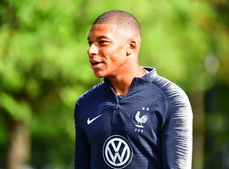 Mbappé prend trois matchs de suspension