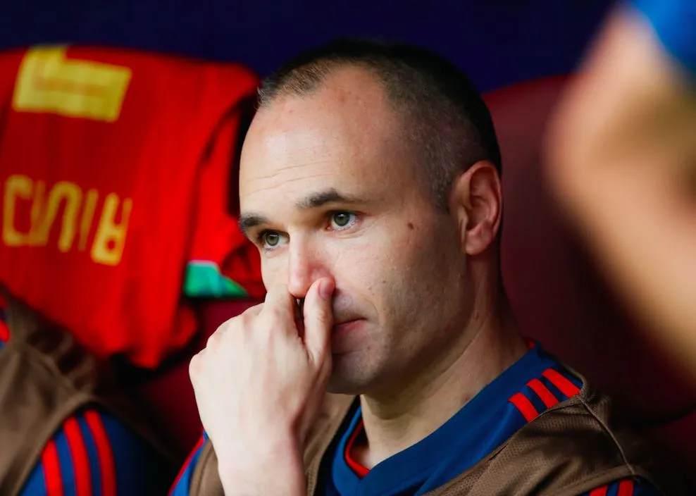 Un coéquipier d&rsquo;Iniesta suspendu un mois pour avoir révélé son forfait