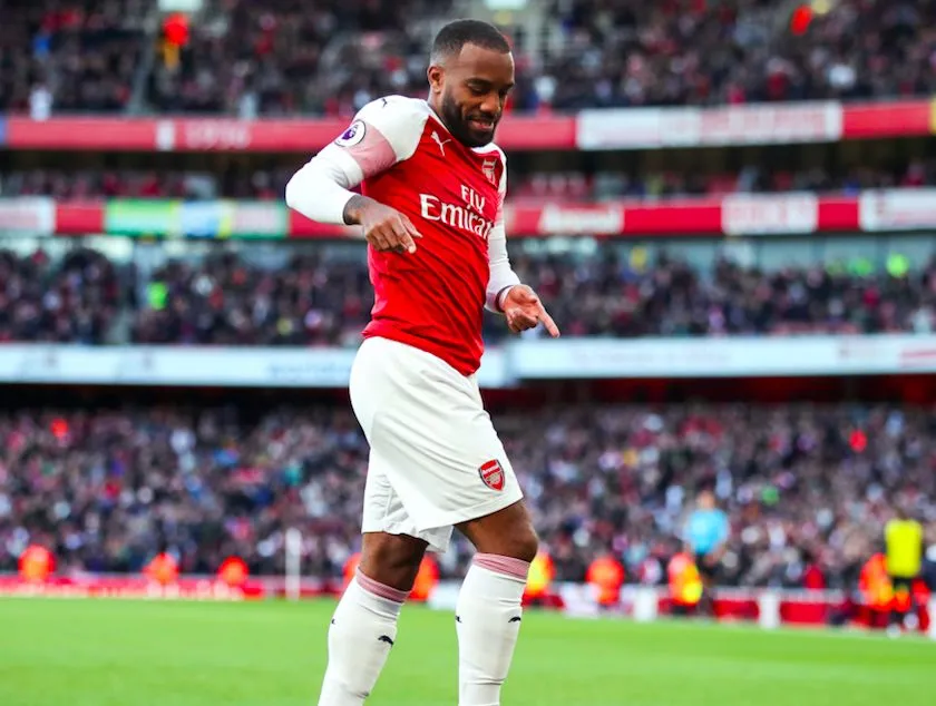 Lacazette critique l&rsquo;ambiance dans les stades anglais