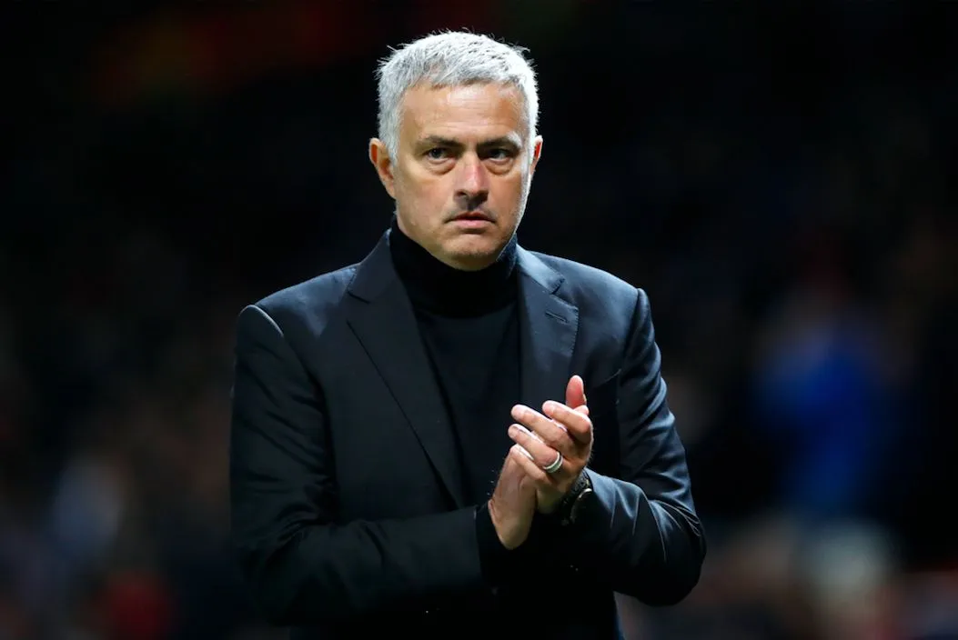 Manchester United encore en retard, Mourinho se rend au stade à pied