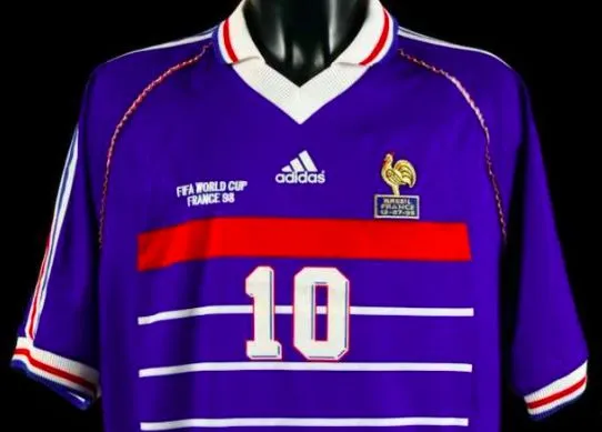 Le maillot de Zidane retiré des enchères