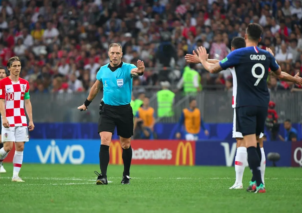 L&rsquo;arbitre de la finale raconte comment il a sifflé penalty pour les Bleus