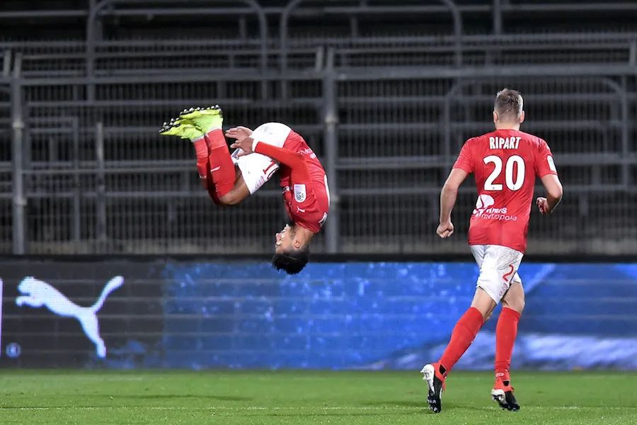 Nîmes met le feu à Amiens, Monaco se saborde