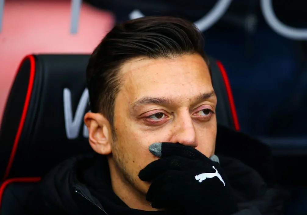 Özil laissé sur le banc, Emery se justifie