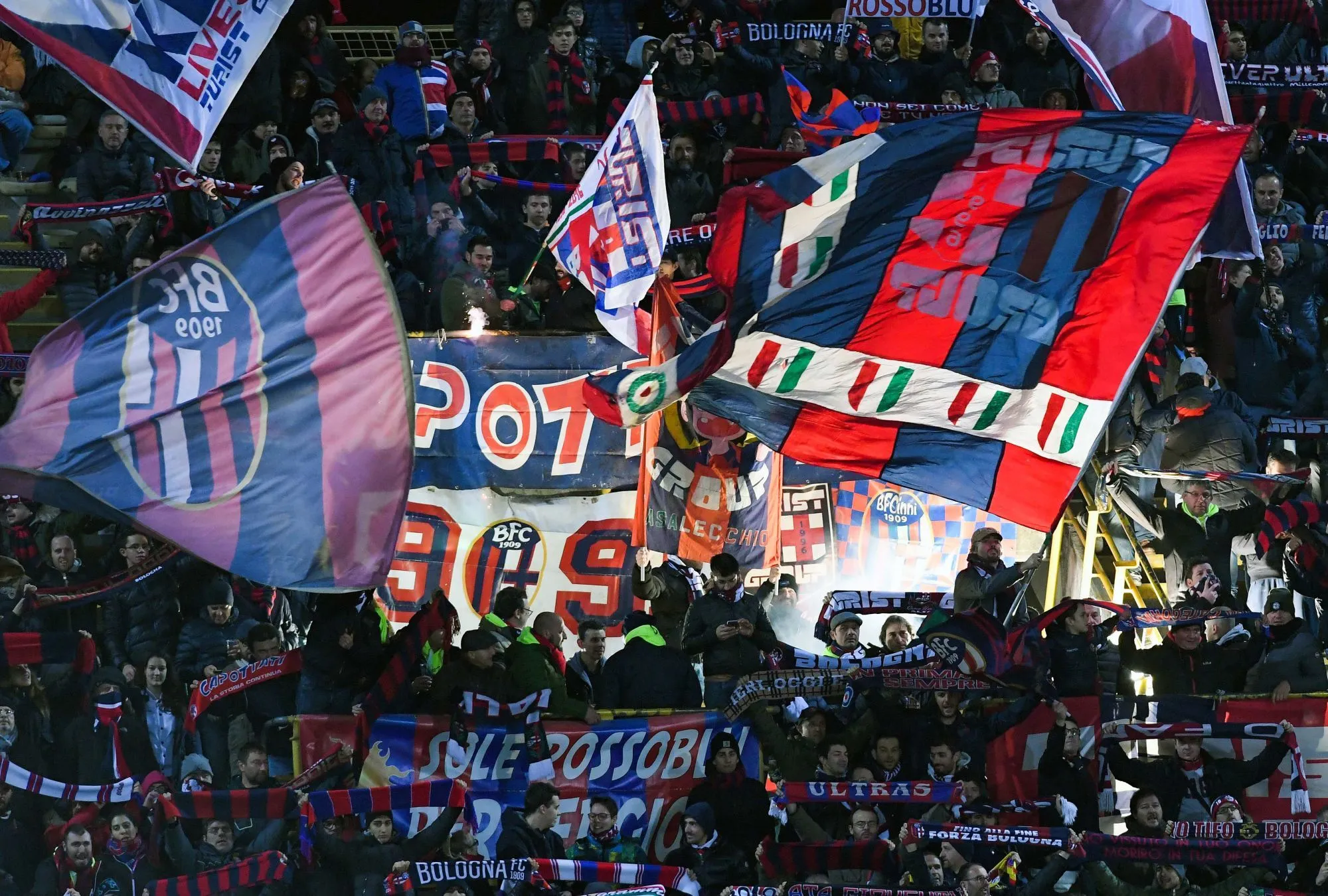 Des supporters du Torino attaqués par des ultras de Bologne