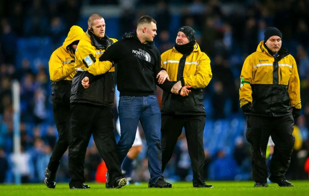 Un fan de Manchester City démissionne de son job après être entré sur le terrain