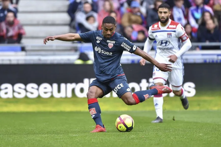 Lyon bouffe le tapis face à Dijon