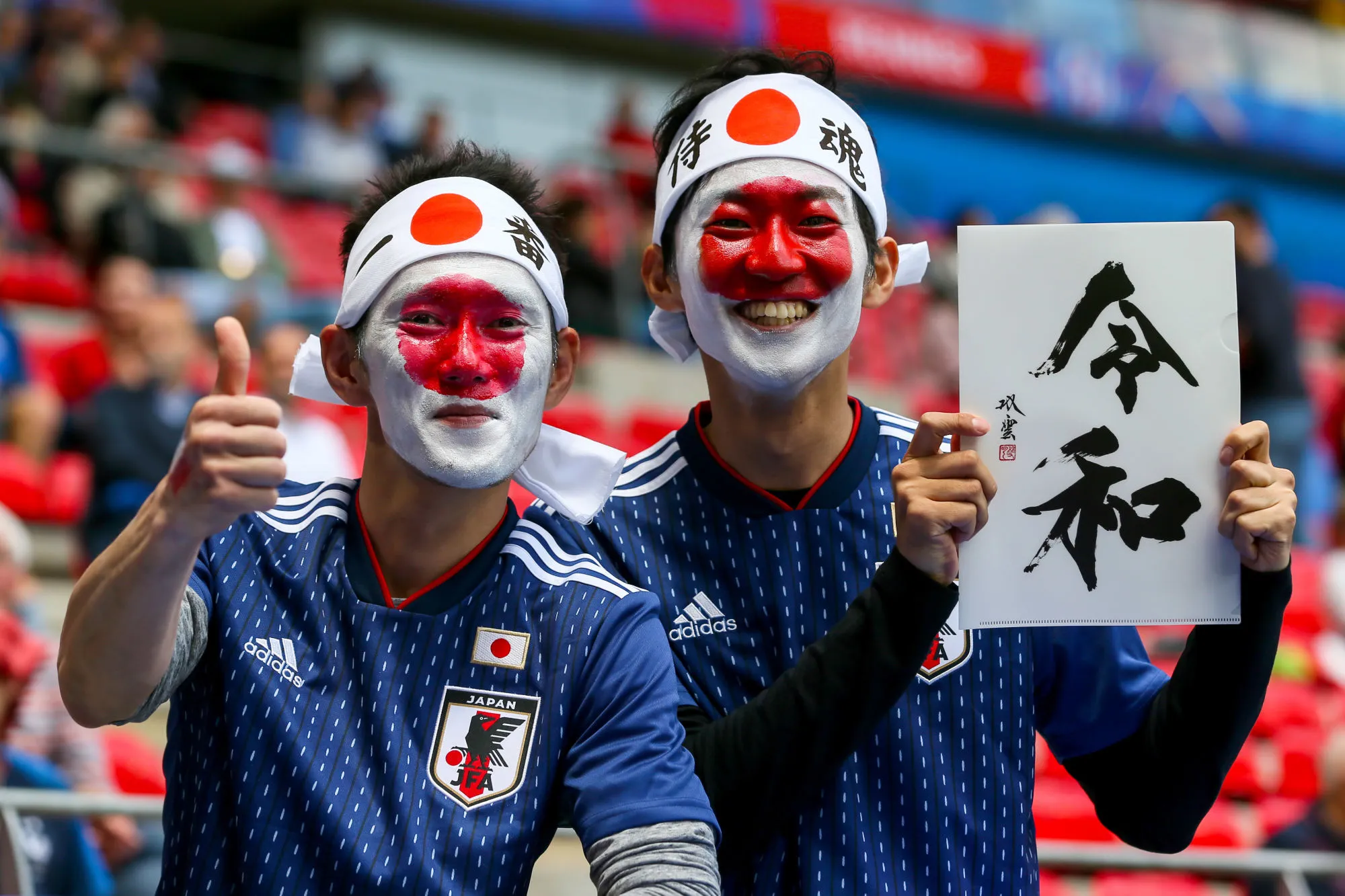 Les Japonais nettoient leurs tribunes en quittant le Roazhon Park