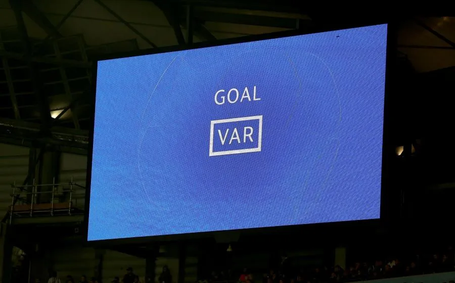 Les images de la VAR seront diffusées dans les stades en Premier League