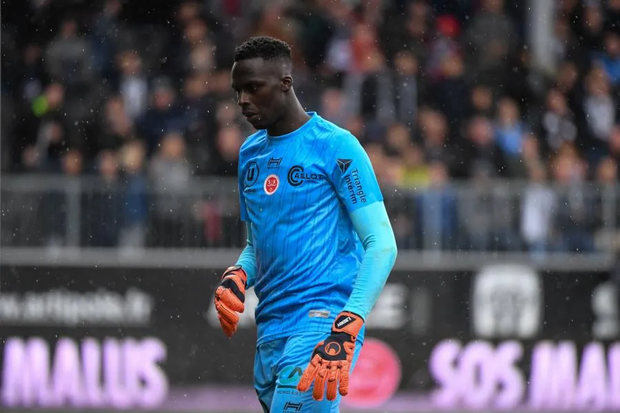 Édouard Mendy s&rsquo;installe dans les cages de Rennes