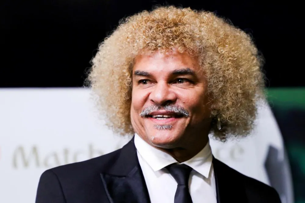 Quand Carlos Valderrama lisse ses cheveux