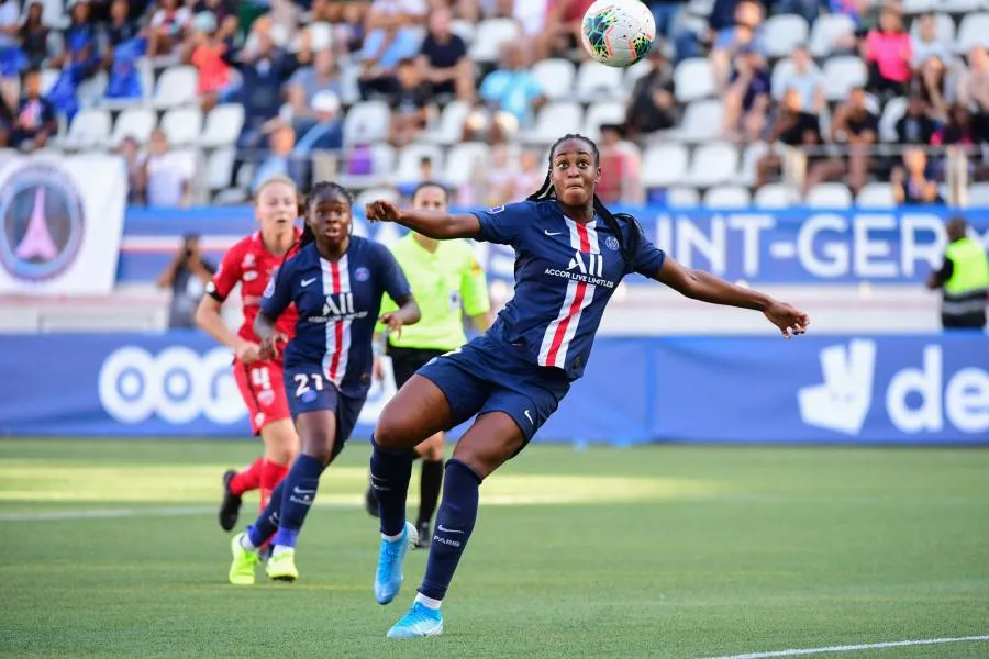 D1 féminine : Deux chars d&rsquo;assaut en première ligne et des fantassins à l&rsquo;arrière