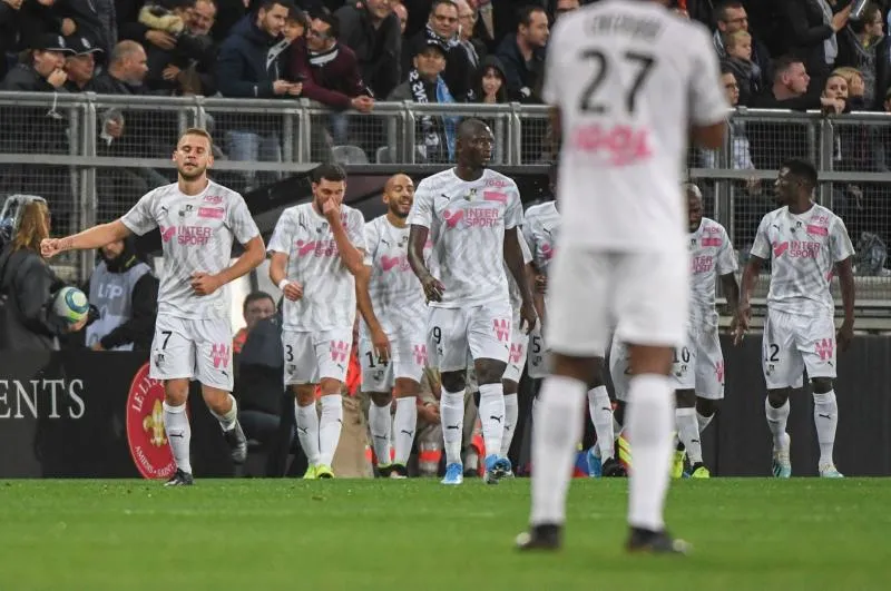 Amiens pousse l&rsquo;OM dans le fossé