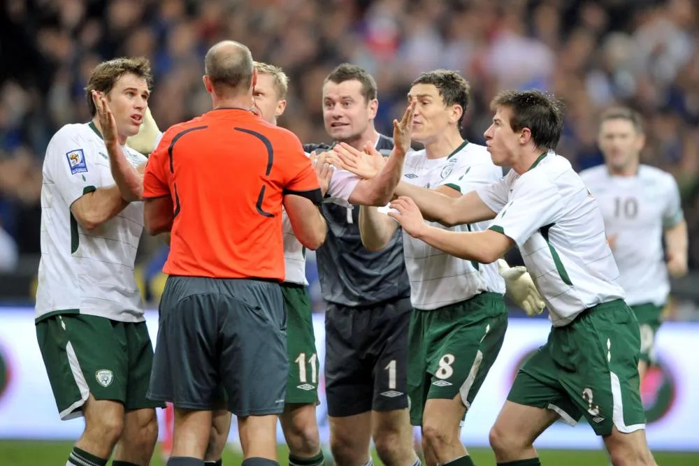 10 ans après, l’arbitre de France-Irlande raconte la main de Thierry Henry