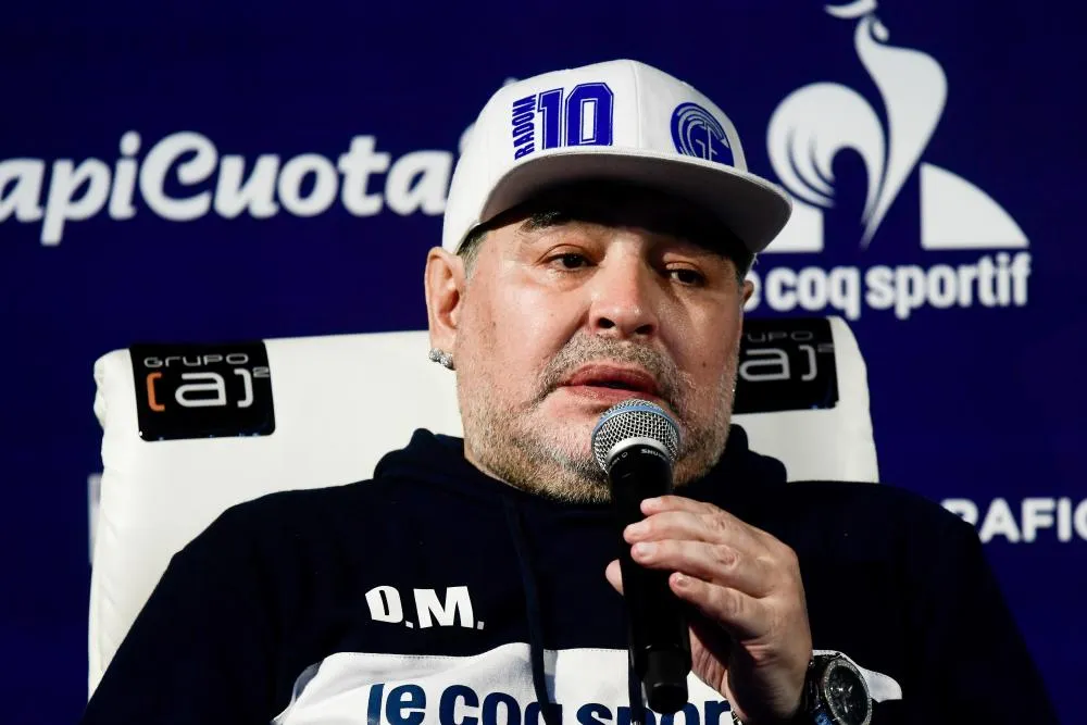 Face à Newell’s, Maradona a dirigé son équipe depuis un trône